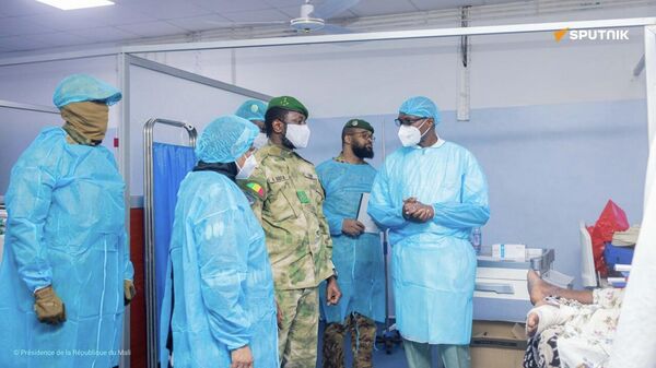 Assimi Goïta visite les blessés civils et militaires au CHU Bocar Sidi Sall de Kati - Sputnik Afrique