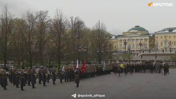 Le Président de la République du Congo a déposé une gerbe sur la Tombe du Soldat inconnu - Sputnik Afrique