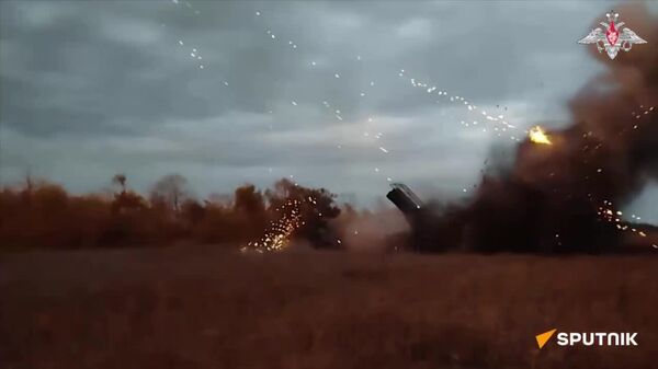 Des lance-roquettes multiples Ouragan du groupement russe Est ont anéanti des positions de l’armée ukrainienne - Sputnik Afrique