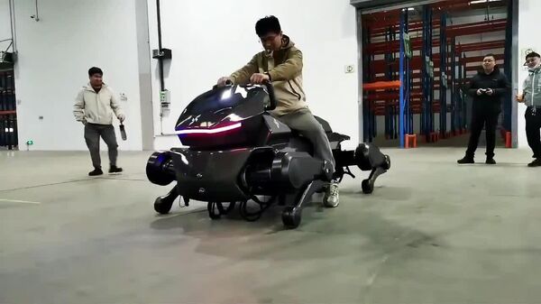 Le futur est déjà là: un cheval-robot pour terrains difficiles dévoilé en Chine - Sputnik Afrique