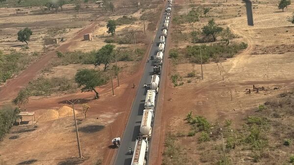 L’Africa Corps russe et l'armée malienne escortent plus de 800 camions-citernes jusqu'à Bamako, le 1er mai 2026 - Sputnik Afrique