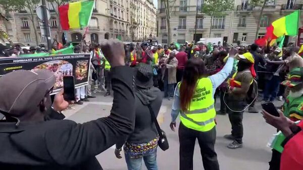 'Act of Barbaric Ignobility': Gathering in Paris Supports Mali - Sputnik Africa