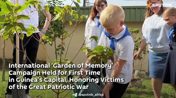 Russian Embassy in Guinea Joins 'Garden of Memory' Campaign to Honor WWII Fallen - Sputnik Africa