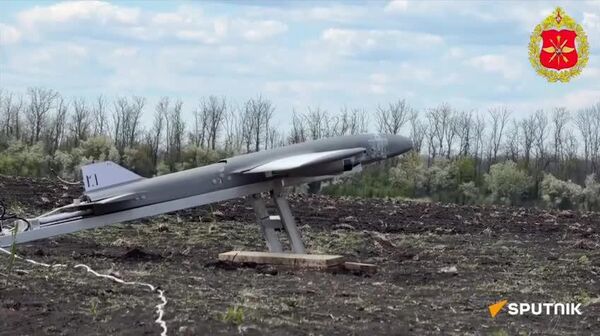 Russian FPV & Molnya-2 Drones Target Ukrainian Forces & Robotics - Sputnik Africa