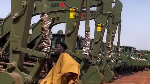 Un humoriste burkinabé prouve que les engins de Traoré sont bien réels - Sputnik Afrique