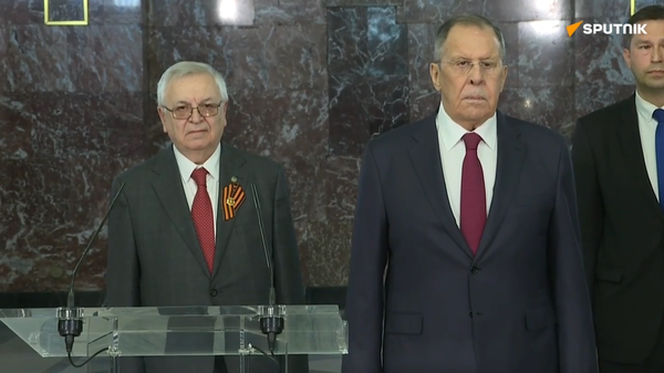 Sergueï Lavrov lors d’une cérémonie commémorative dans le ministère russe des Affaires étrangères, en amont du Jour de la Victoire - Sputnik Afrique