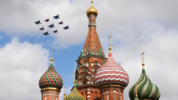 Les avions de voltige aérienne Preux russes et Martinets à Moscou - Sputnik Afrique