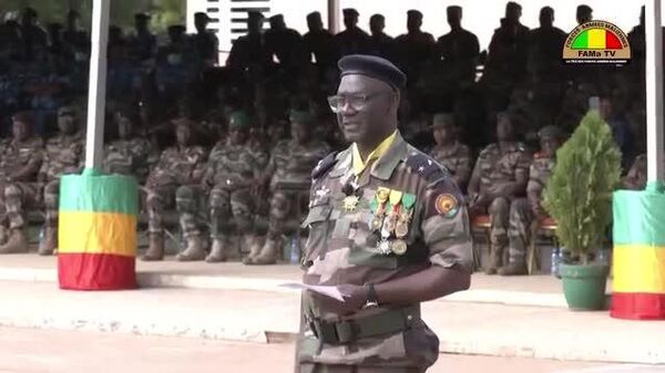 Au Mali, le général Oumar Diarra passe le commandement des armées au général Élisée Jean Daou - Sputnik Afrique