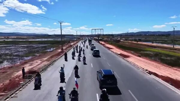 Des voitures et motos ont défilé à Madagascar à l'occasion du Jour de la Victoire - Sputnik Afrique