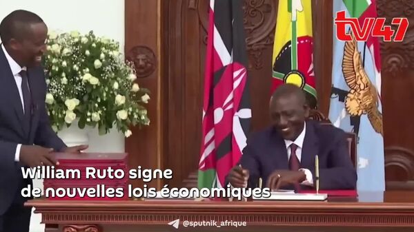 Trois nouvelles lois adoptées au Kenya pour attirer les investissements – le Président Ruto - Sputnik Afrique