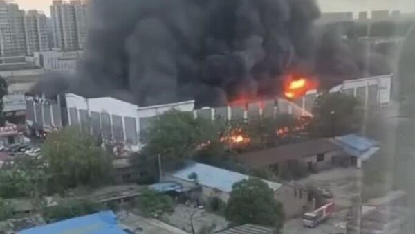 Furious Fire Engulfs Tangchi Auto Parts City in China - Sputnik Africa