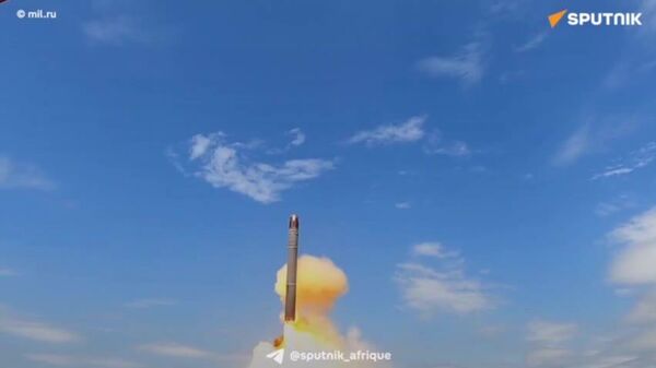 Un seul missile Sarmat suffirait pour détruire les installations militaires britanniques – un expert militaire russe - Sputnik Afrique