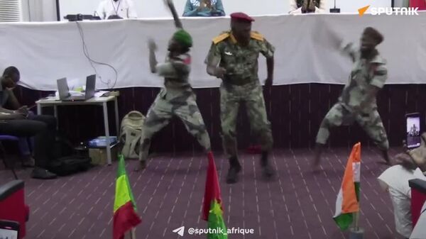 Raviver, ancrer et transmettre l'esprit et les valeurs révolutionnaires aux jeunes de l'AES: Ouagadougou prend le relais - Sputnik Afrique
