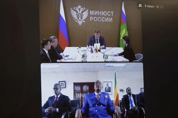 Russia & Zimbabwe Sign Three Justice Treaties to Strengthen Fight Against Crime - Sputnik Africa