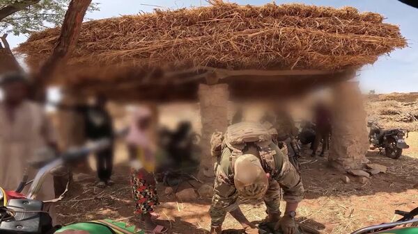 L'Africa Corps sauve un enfant blessé après une attaque terroriste au Mali - Sputnik Afrique