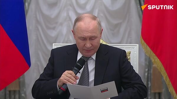 L'attaque ukrainienne contre un dortoir dans le Donbass a montré à qui la Russie a affaire — Poutine L'attaque ukrainienne contre un dortoir dans le Donbass a montré à qui la Russie a affaire — Poutine - Sputnik Afrique