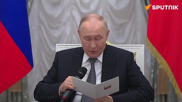 Poutine ordonne à la Défense de soumettre des propositions de réponse à l’attaque de Kiev contre un dortoir en RPL Poutine ordonne à la Défense de soumettre des propositions de réponse à l’attaque de Kiev contre un dortoir en RPL - Sputnik Afrique