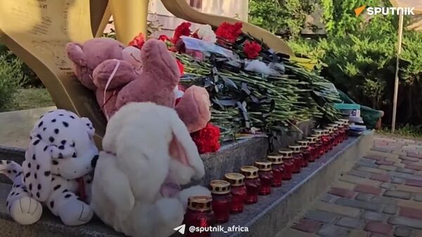 Starobelsk Residents Gather at Makeshift Memorial for Students Killed in Ukrainian Attack - Sputnik Africa