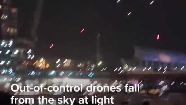 Une pluie de drones: 89 appareils se sont écrasés dans les eaux du Darling Harbour, à Sydney - Sputnik Afrique