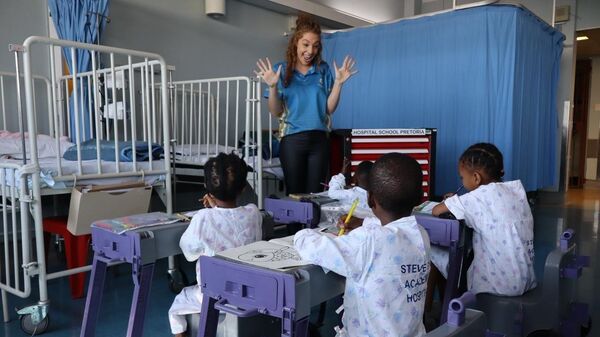 From Teen Science Project to Hospital Lifeline: MiDesk Keeps Sick Kids Learning - Sputnik Africa