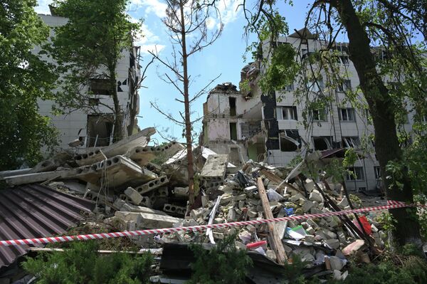 Foreign Journalists Come Face to Face With Starobelsk Tragedy - Sputnik Africa