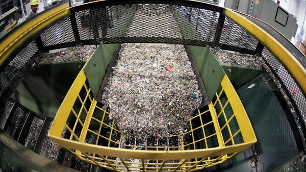 Cameroon Aims to Raise Waste Recycling Above 30% by 2035, Cut Raw Material Imports: Official - Sputnik Africa