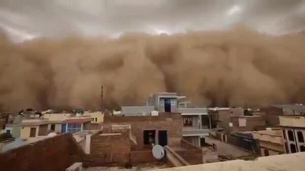 Powerful Dust Storm Turns Day into Night in Bikaner, India - Sputnik Africa