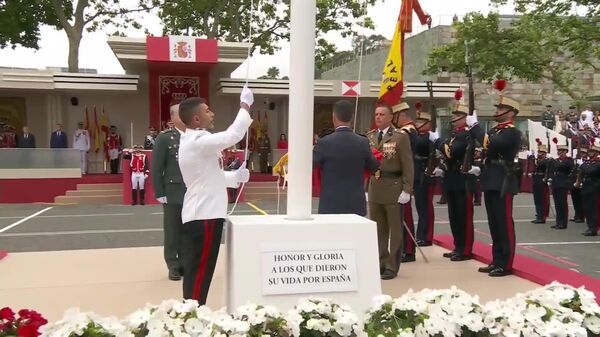 European Armed Forces 'in All Their Glory': Spanish Flag Slips at Ceremony in Front of King - Sputnik Africa