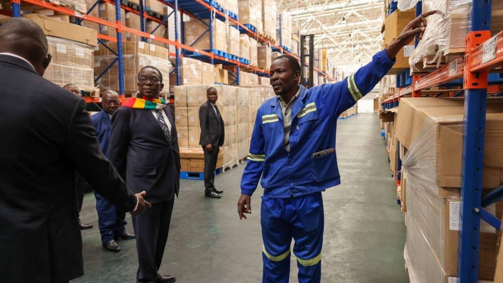 Zimbabwe Airlifts Final Batch of Cancer Treatment Machines After Red Sea Disruption Zimbabwe Airlifts Final Batch of Cancer Treatment Machines After Red Sea Disruption - Sputnik Africa, 1920, 01.06.2026