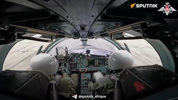 Un Su-34 russe attaque une position fortifiée des Forces armées ukrainiennes - Sputnik Afrique