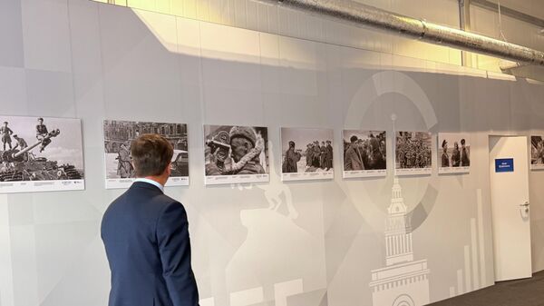 Une exposition photo célébrant les 85 ans du bureau d'information soviétique s'ouvre au SPIEF 2026