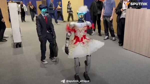 De stupéfiants robots investissent le #SPIEF2026 à Saint-Pétersbourg - Sputnik Afrique