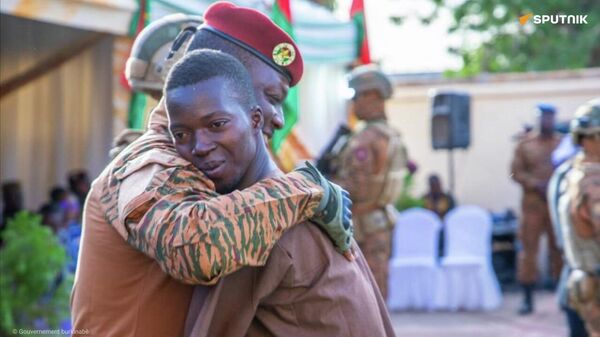 Le Burkina Faso officialise l'usage du terme camarade - Sputnik Afrique