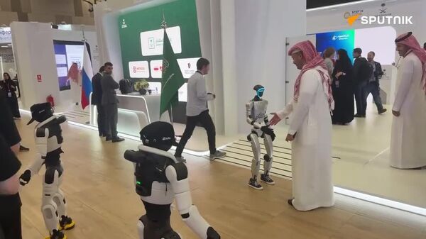 Robots Greet #SPIEF2026 Visitors Heading to Plenary Session - Sputnik Africa