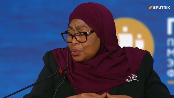 Qu'est-ce que ça fait d'être une femme Présidente? Selon Samia Suluhu Hassan, la politique ne se réduit pas aux questions de genre, mais relève de décisions souveraines - Sputnik Afrique