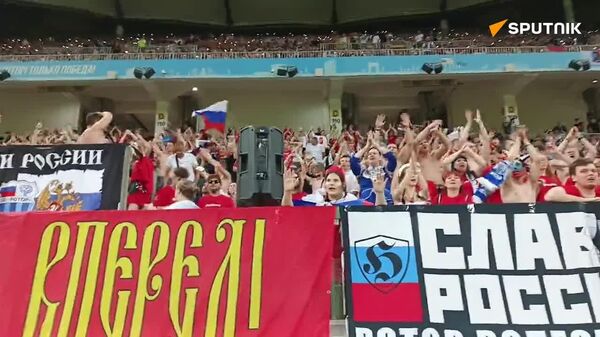 Russian Fans Sing the Famous Soviet-Era War Song Katyusha - Sputnik Africa