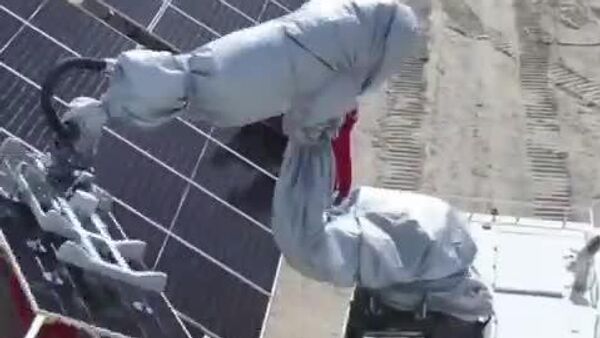 Un robot aide les Chinois à construire une centrale solaire - Sputnik Afrique