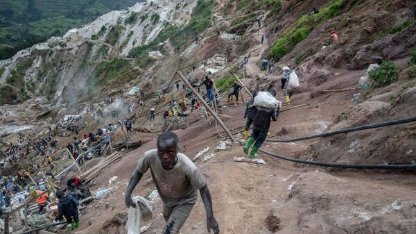 Des géants mondiaux de la tech auraient utilisé des minerais liés au M23 en RDC : un rapport lève le voile - Sputnik Afrique