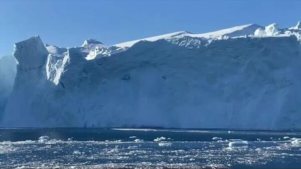Tsunami polaire: un iceberg parmi les plus gros de ces dernières années s'est effondré au Groenland en provoquant une vague géante - Sputnik Afrique