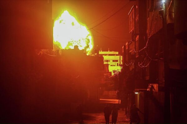 Le centre de Gaza sous le feu des bombardements israéliens - Sputnik Afrique