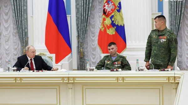 La Russie intensifiera ses frappes de représailles afin de dissuader l'Ukraine de cibler des installations civiles — Poutine - Sputnik Afrique