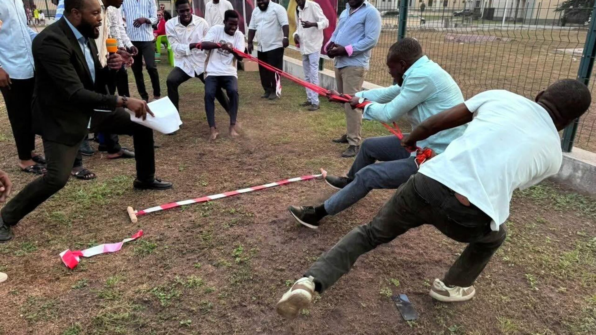 Un drapeau russe de 100 m² a été déployé à Brazzaville à l'occasion de la Journée de la Russie Un drapeau russe de 100 m² a été déployé à Brazzaville à l'occasion de la Journée de la Russie - Sputnik Afrique, 1920, 13.06.2026