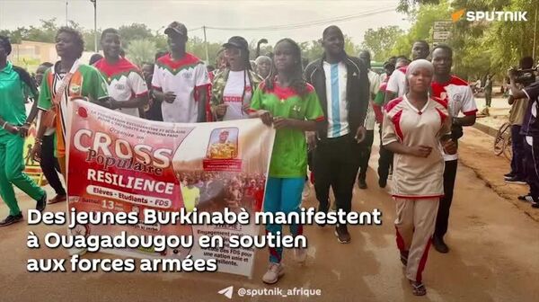 Des centaines d'élèves et d'étudiants burkinabè manifestent leur soutien aux militaires - Sputnik Afrique
