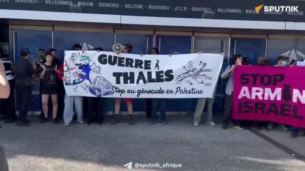 Guerre à la guerre: une manifestation se tient près de Paris contre le salon de l'armement Eurosatory - Sputnik Afrique