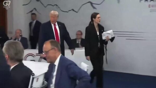 C’est moi le patron: c’est avec ces mots que Trump est entré, en retard, à une réunion avec les dirigeants des pays du G7 en France - Sputnik Afrique