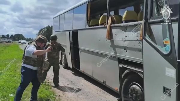 First Images of Football Team Bus Damaged by Ukrainian Drone Reveal Shattered Windows & Blood on Seats - Sputnik Africa