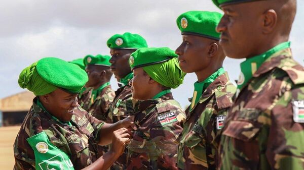 L'Union africaine décore des troupes kenyanes servant en Somalie - Sputnik Afrique