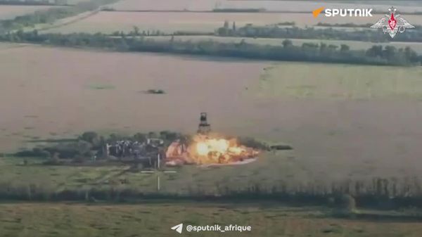 Les forces aérospatiales russes ont lancé des bombes aériennes FAB-500 contre des positions temporaires ukrainiennes - Sputnik Afrique