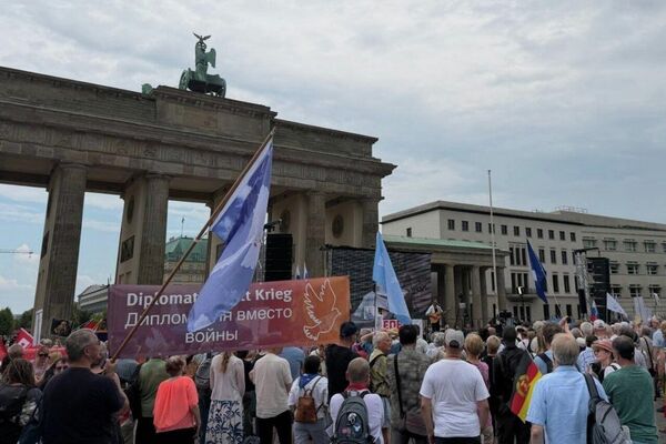 Paix! La Russie n'est pas notre ennemie!: une manifestation se tient à Berlin à l'occasion du 85e anniversaire de l'attaque nazie contre l'URSS Paix! La Russie n'est pas notre ennemie!: une manifestation se tient à Berlin à l'occasion du 85e anniversaire de l'attaque nazie contre l'URSS - Sputnik Afrique