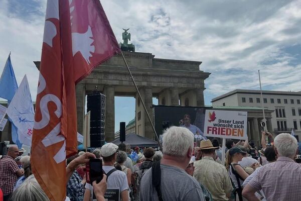 Paix! La Russie n'est pas notre ennemie!: une manifestation se tient à Berlin à l'occasion du 85e anniversaire de l'attaque nazie contre l'URSS Paix! La Russie n'est pas notre ennemie!: une manifestation se tient à Berlin à l'occasion du 85e anniversaire de l'attaque nazie contre l'URSS - Sputnik Afrique